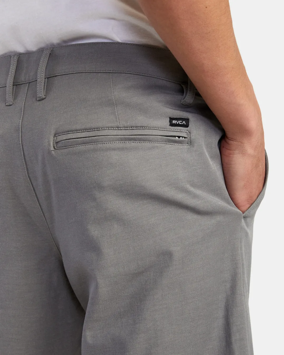 BACK IN HYBRID 19" SHORTS