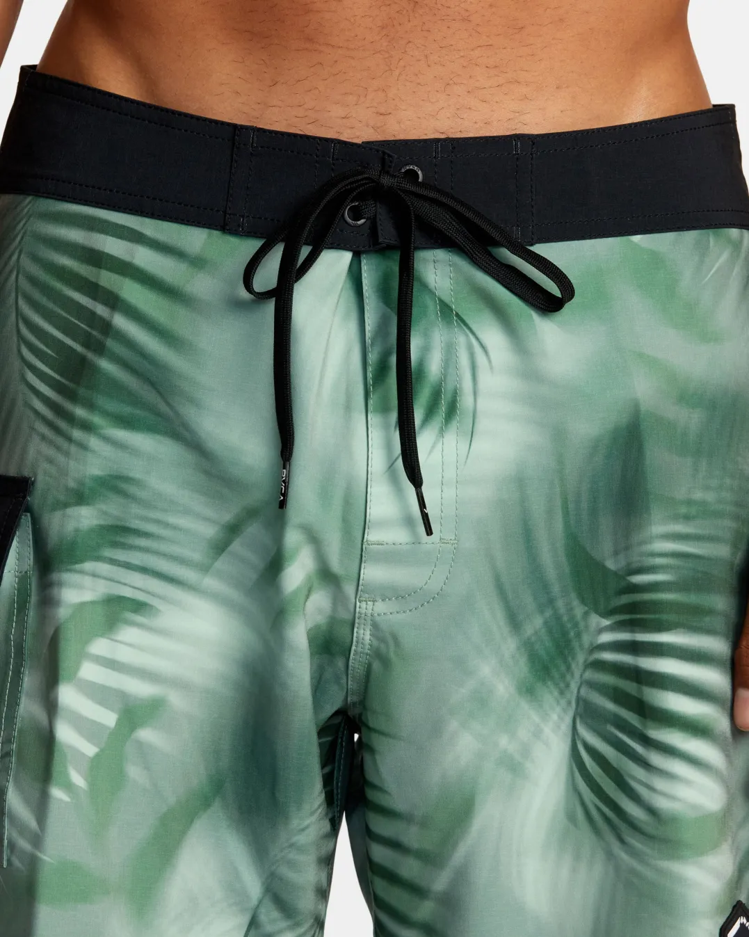 SPRAY CAMO EASTERN 20" BOARDSHORTS