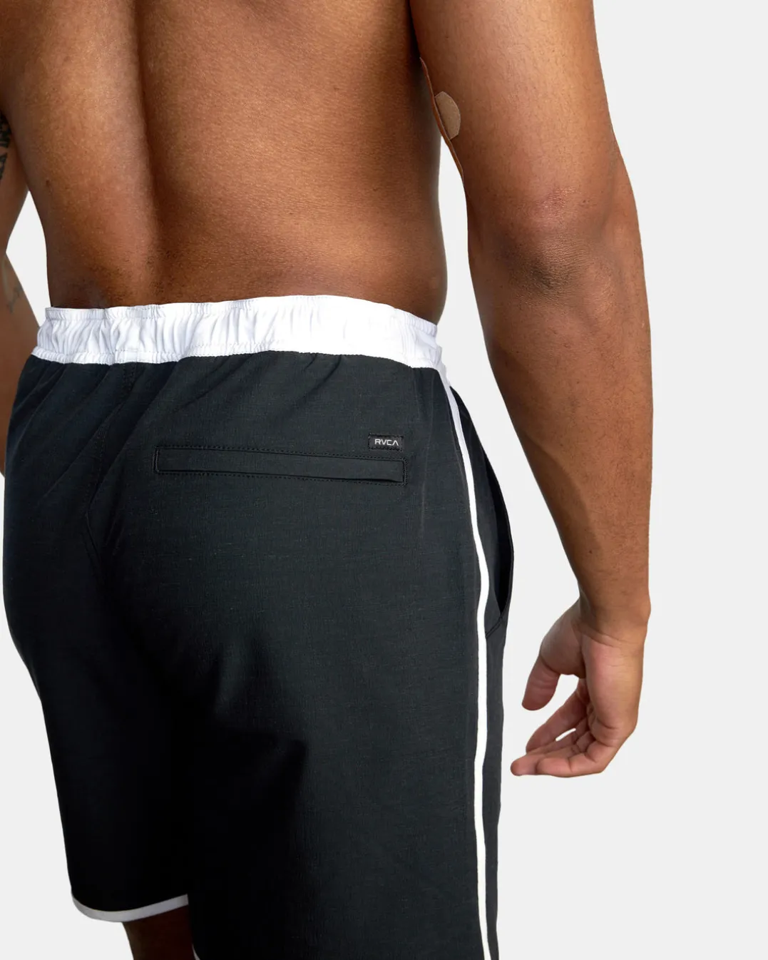 YOGGER HYBRID 17" ATHLETIC SHORTS