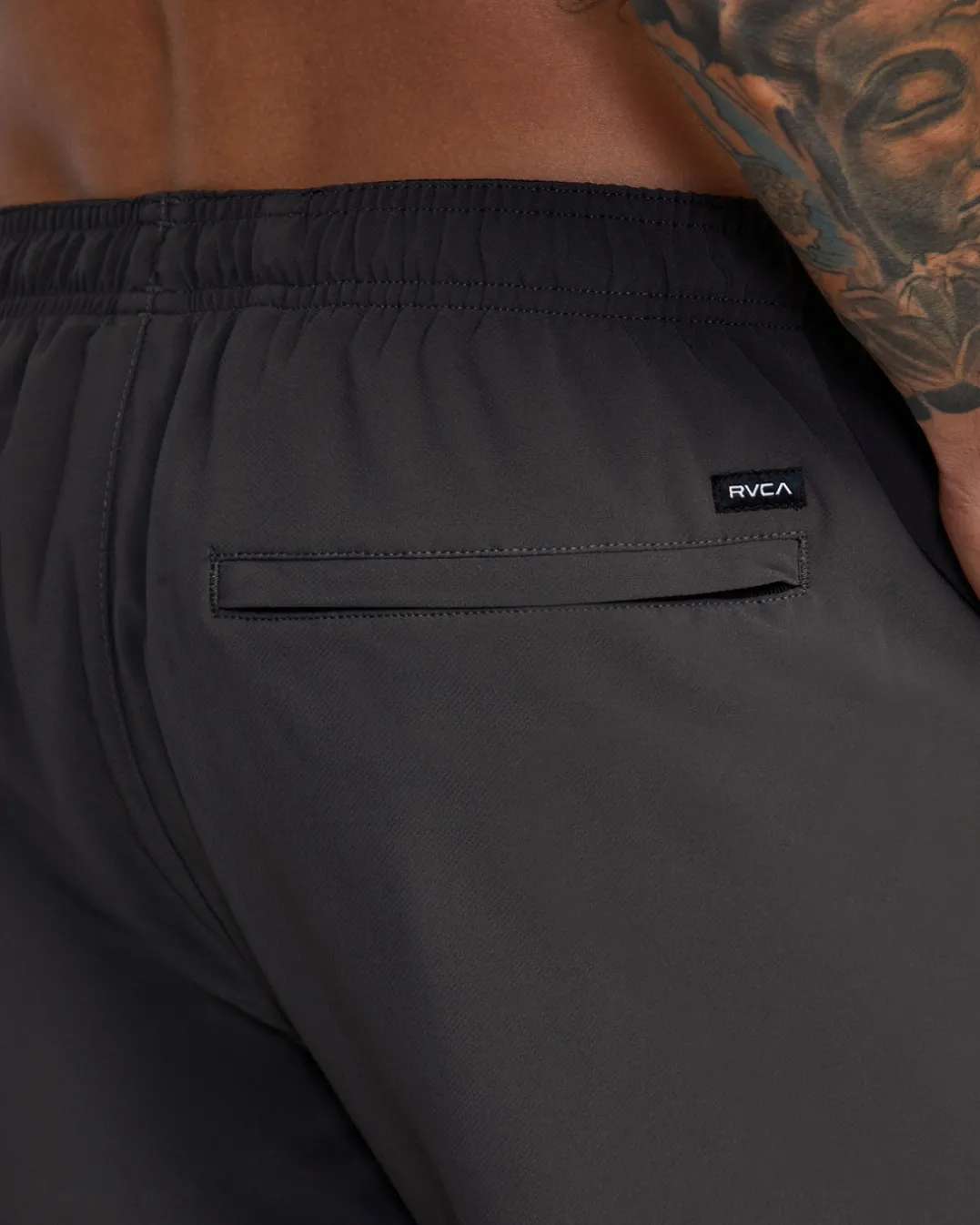 YOGGER STRETCH 17" ATHLETIC SHORTS