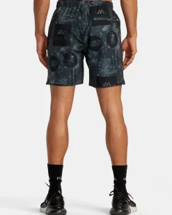 YOGGER STRETCH 17" ATHLETIC SHORTS