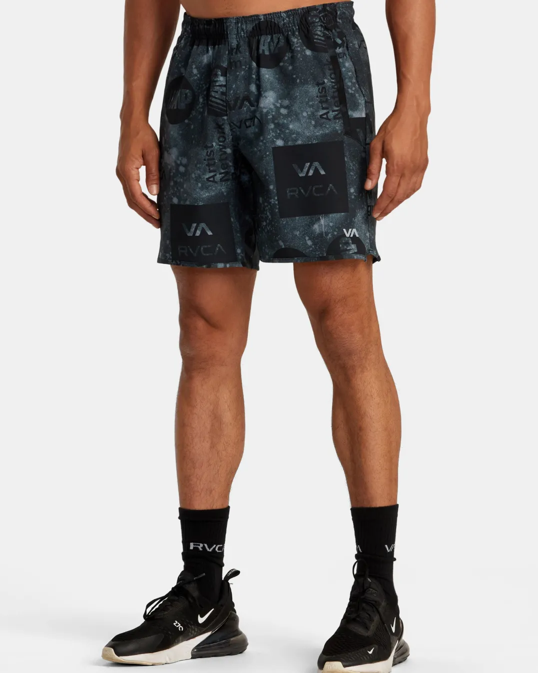 YOGGER STRETCH 17" ATHLETIC SHORTS