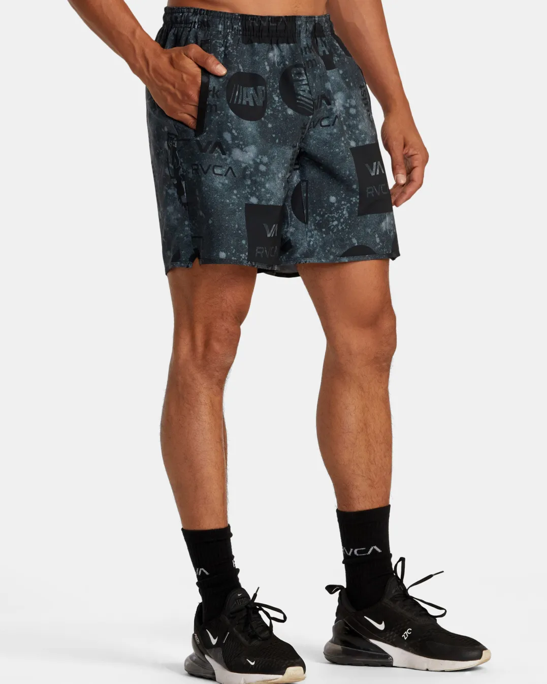 YOGGER STRETCH 17" ATHLETIC SHORTS