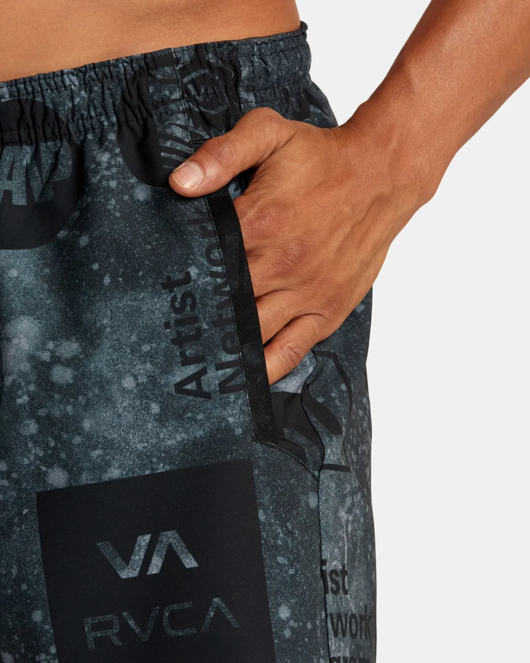 YOGGER STRETCH 17" ATHLETIC SHORTS