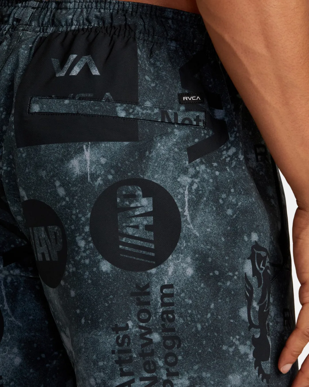 YOGGER STRETCH 17" ATHLETIC SHORTS