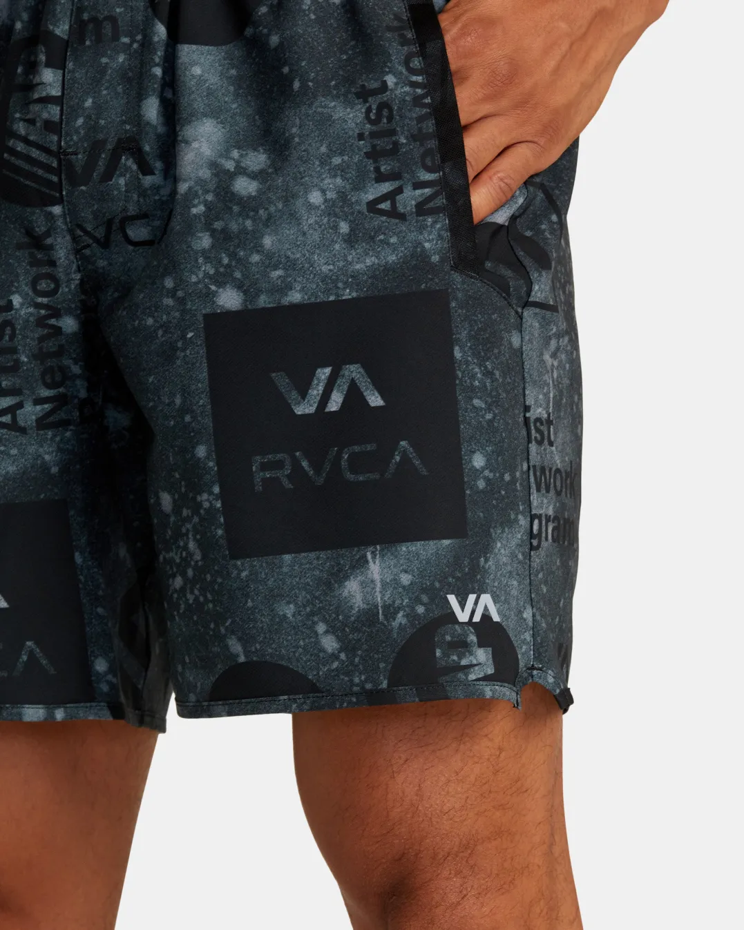 YOGGER STRETCH 17" ATHLETIC SHORTS