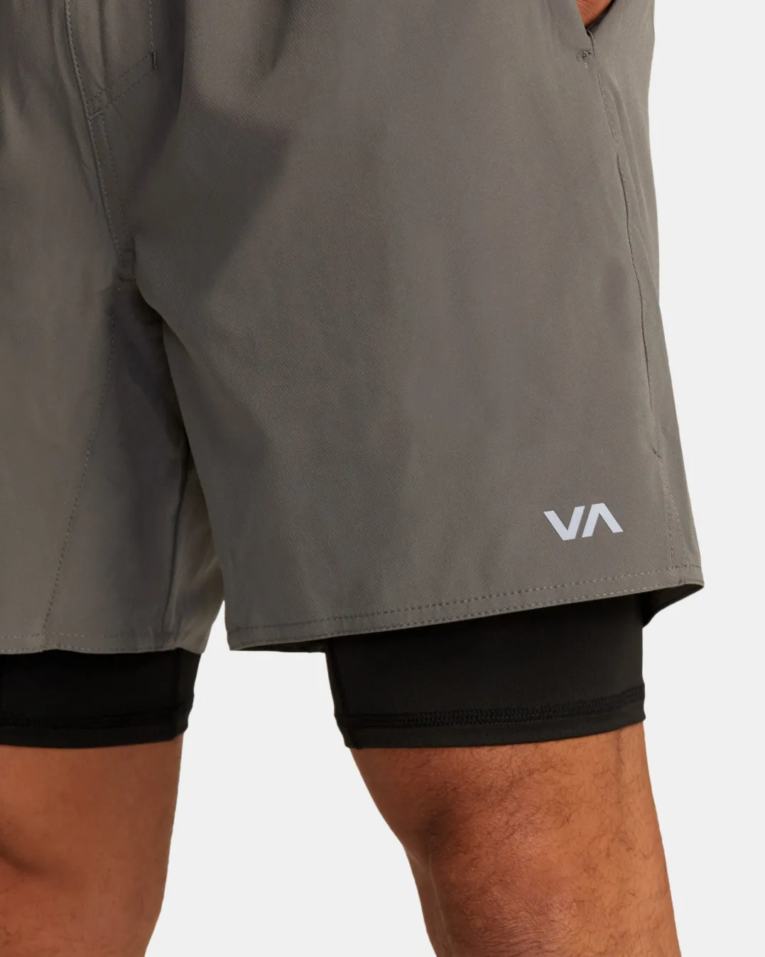YOGGER TRAIN 2-IN-1 17" WORKOUT SHORTS